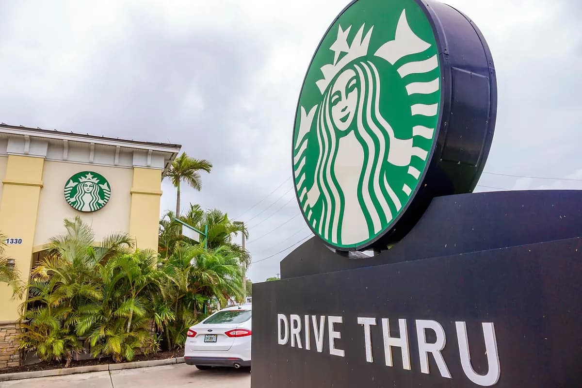 Starbucks: implementará menús con IA en sus drive-thru